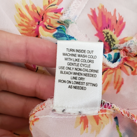 LIVE TO BE SPOILED FLORAL KIMONO SIZE SMALL - Picture 5 of 7